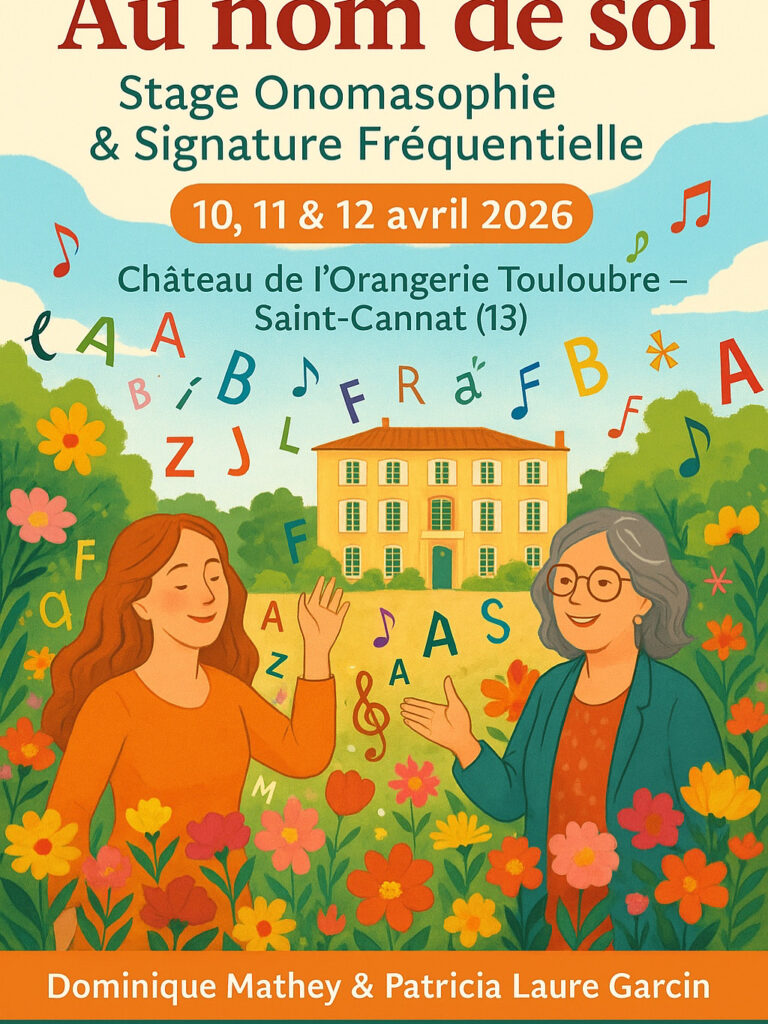 Affiche du stage « Au nom de soi – Onomasophie et Signature Fréquentielle », avec deux femmes dans un jardin fleuri entourées de lettres et de notes de musique.